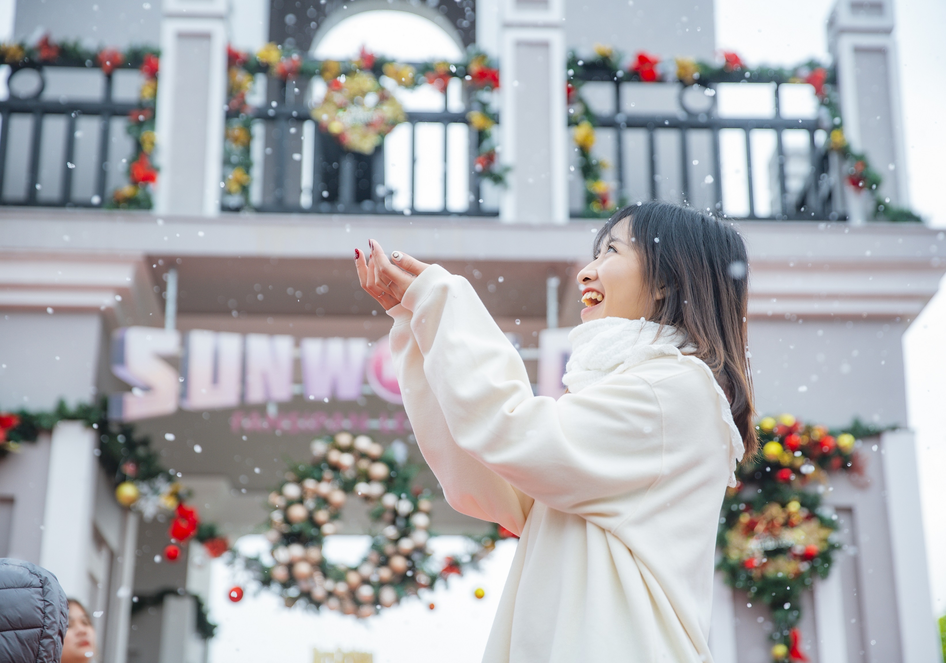 Ru nhau den Sa Pa ngam 'tuyet' roi dip Tet Duong lich hinh anh