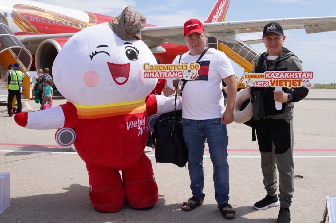 Don nam moi tai Kazakhstan voi duong bay thang cua Vietjet hinh anh