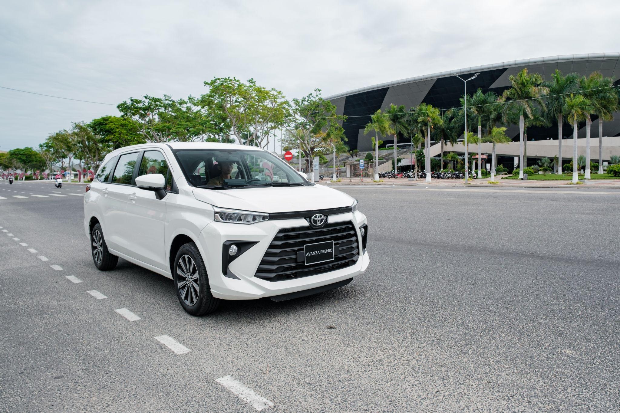 Lap rap tai Viet Nam, Avanza Premio va Veloz Cross tao ‘cuoc choi’ moi hinh anh
