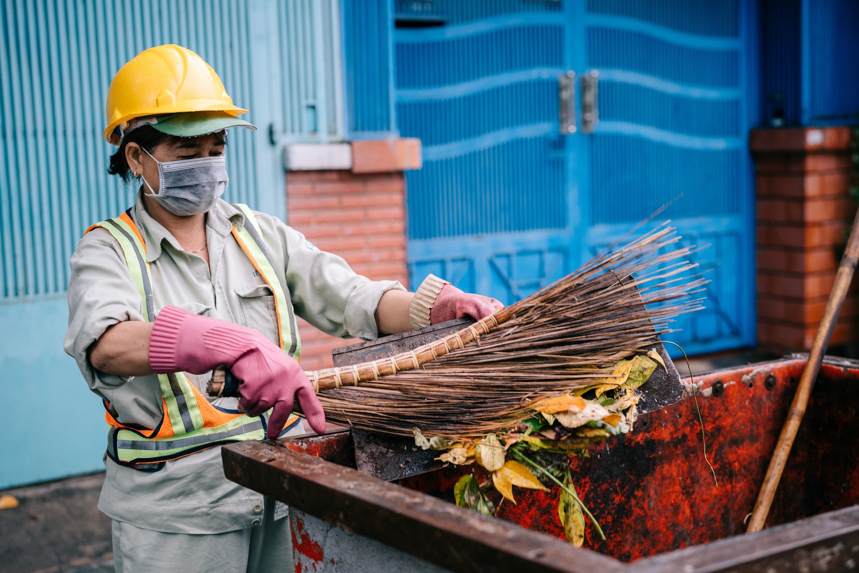 Khoanh khac doi thuong cua nhung nguoi hung 'lam ban' dip Tet hinh anh