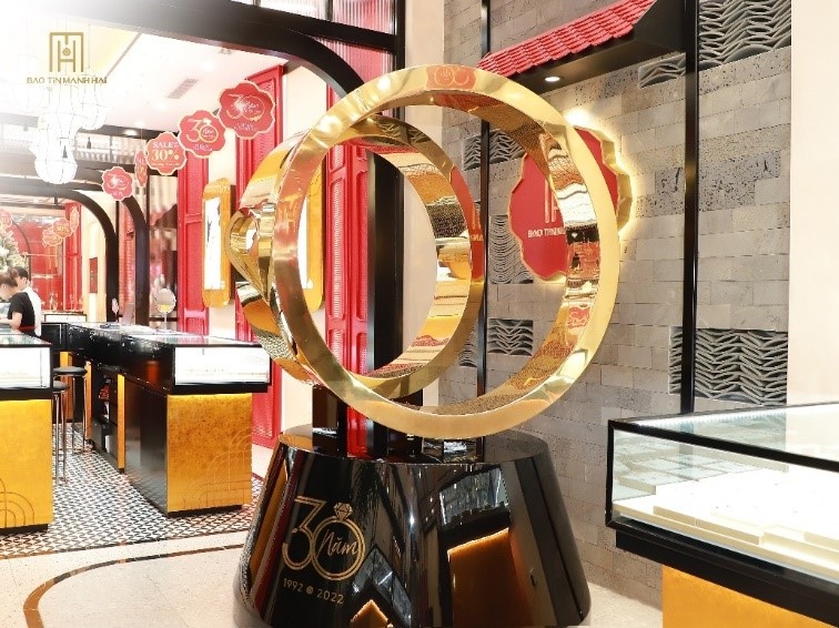 Bao Tin Manh Hai,  30 nam thanh lap anh 5