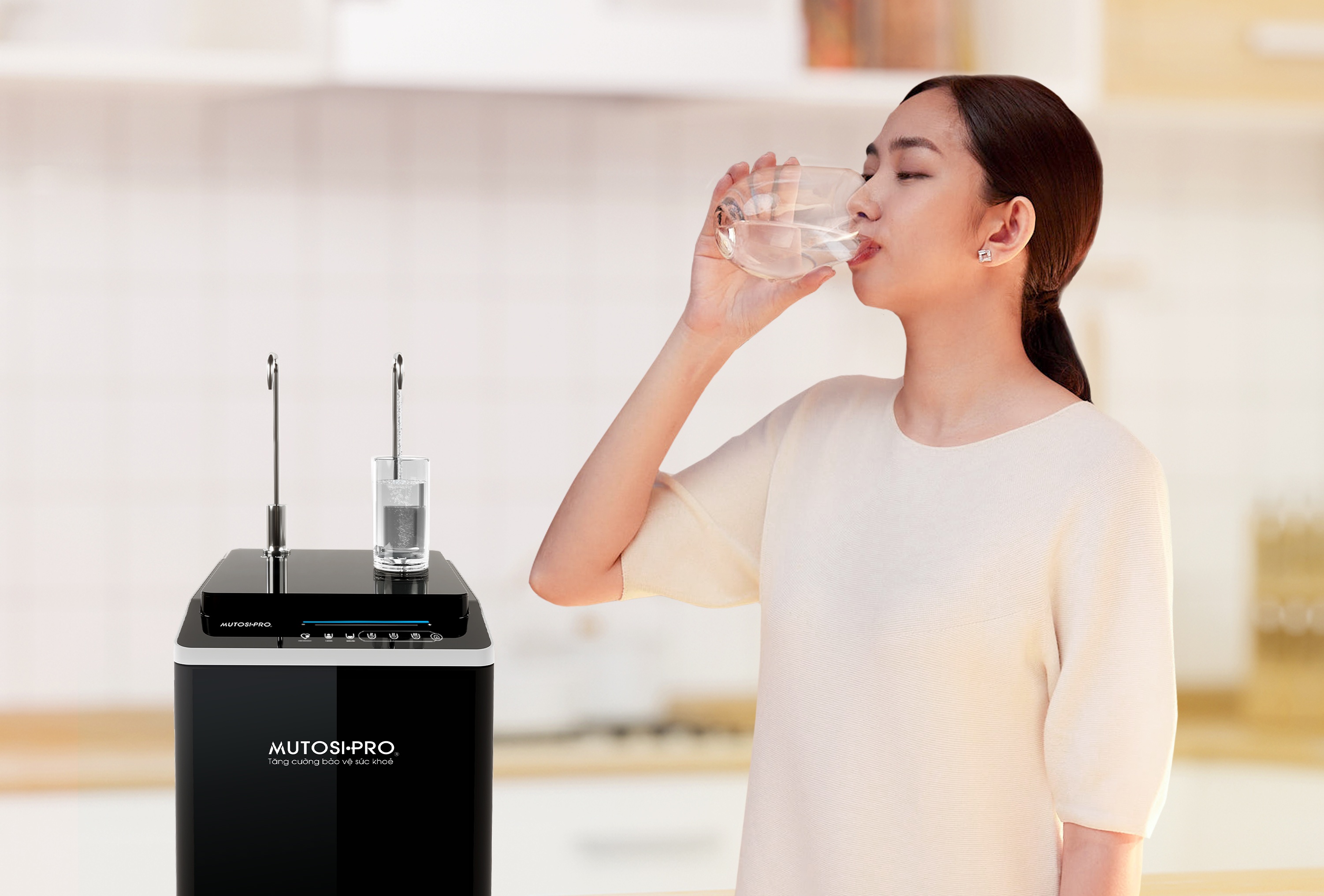 Uong nuoc hydrogen ion kiem de detox co the hang ngay hinh anh