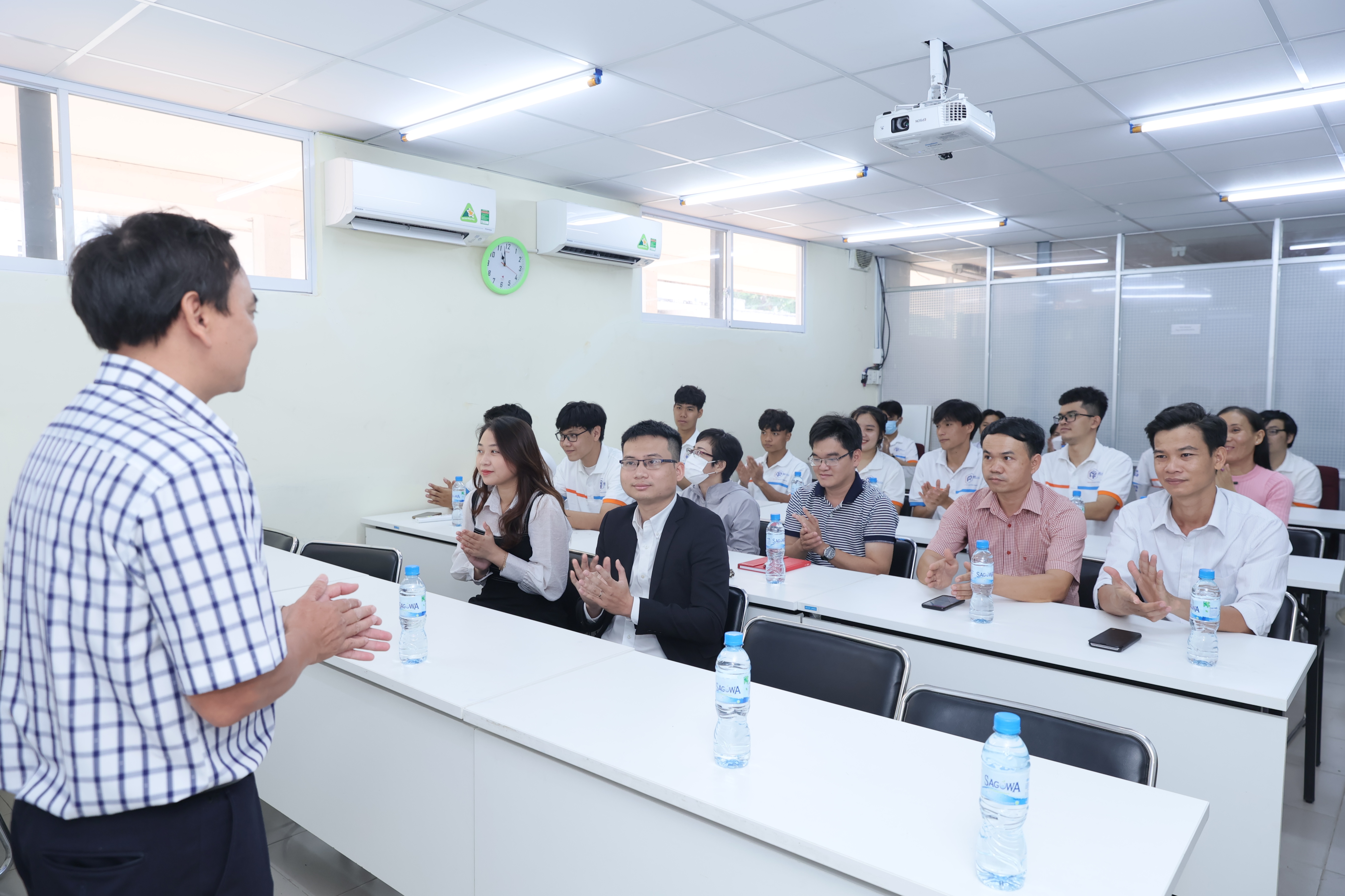 Aqua Viet Nam,  Dai hoc Bach Khoa anh 3