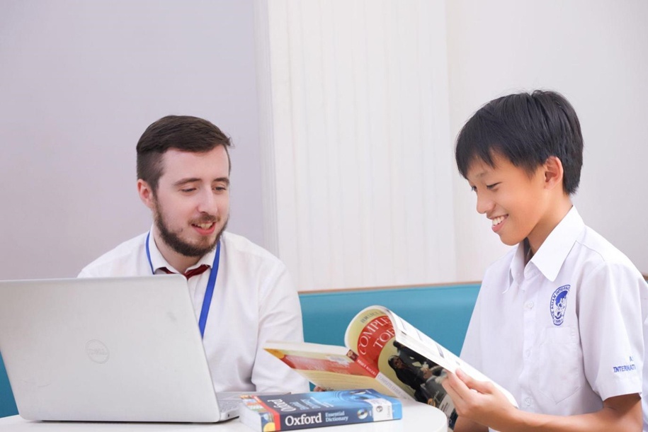 Hoc sinh lop 9 cua Asian School dat IELTS 8.0 hinh anh
