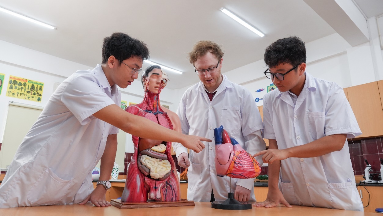 Truong Quoc te A chau anh 3