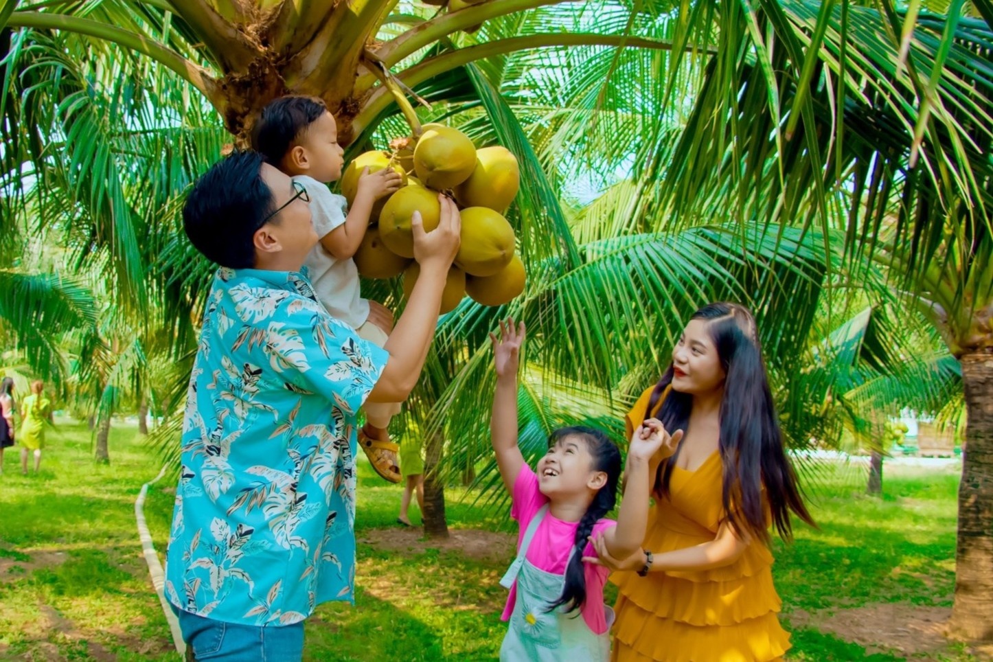 Da dang hoat dong nao nhiet don xuan tai Suoi Tien hinh anh