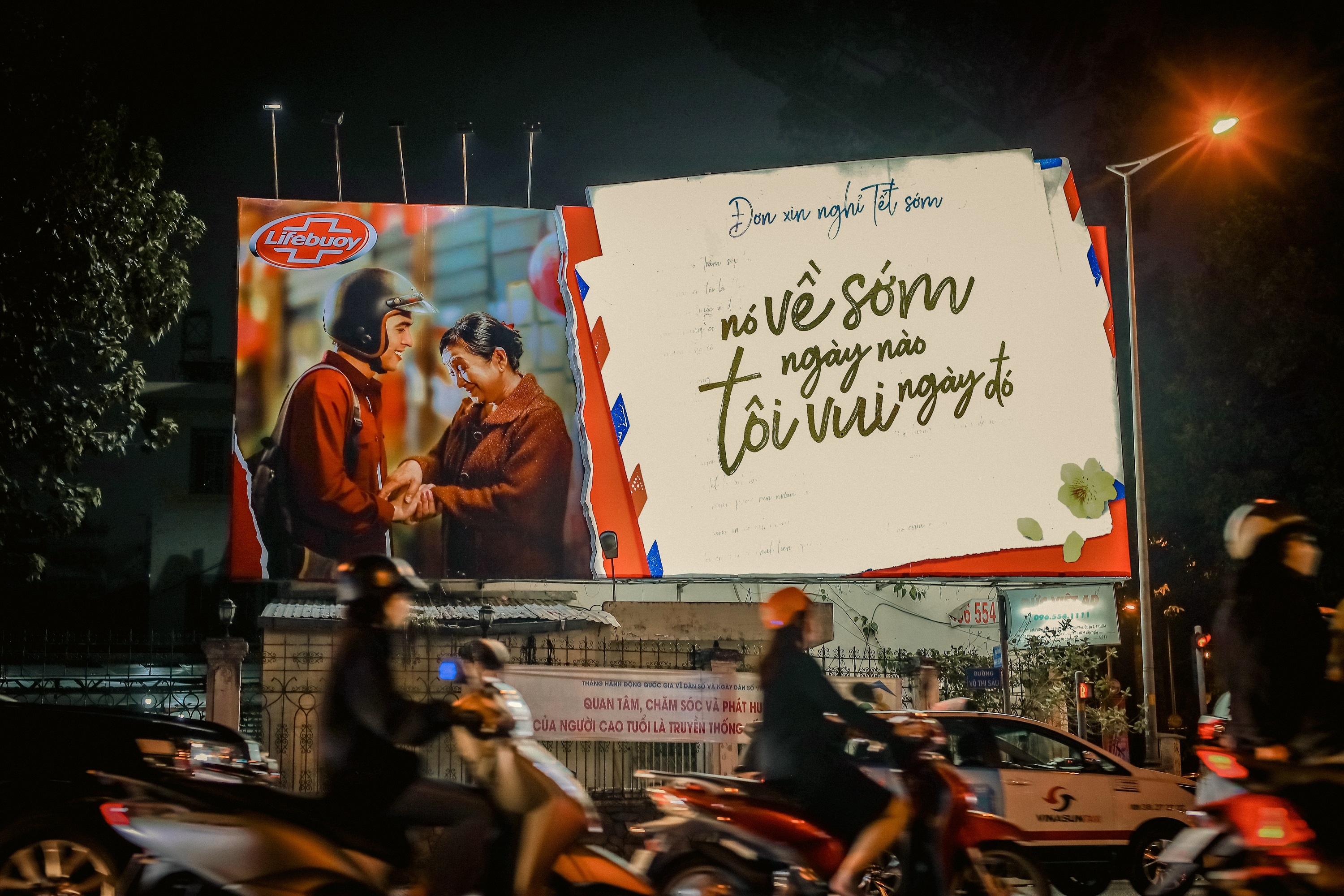 Billboard ‘Don xin nghi Tet som’ khien nhieu nguoi xuc dong hinh anh