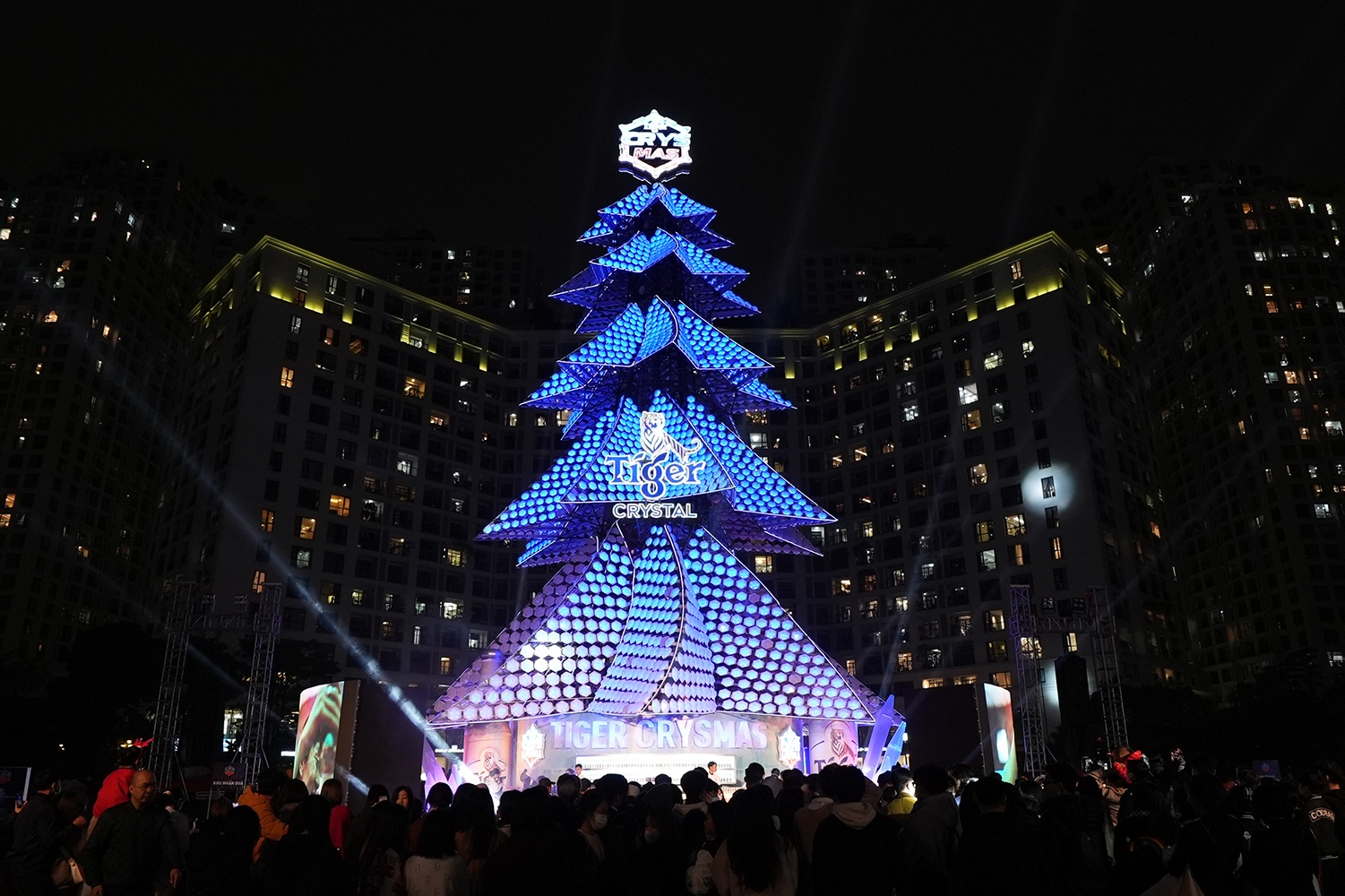 Bung dam me thap sang cay thong, Crysmas khac gi Xmas truyen thong? hinh anh