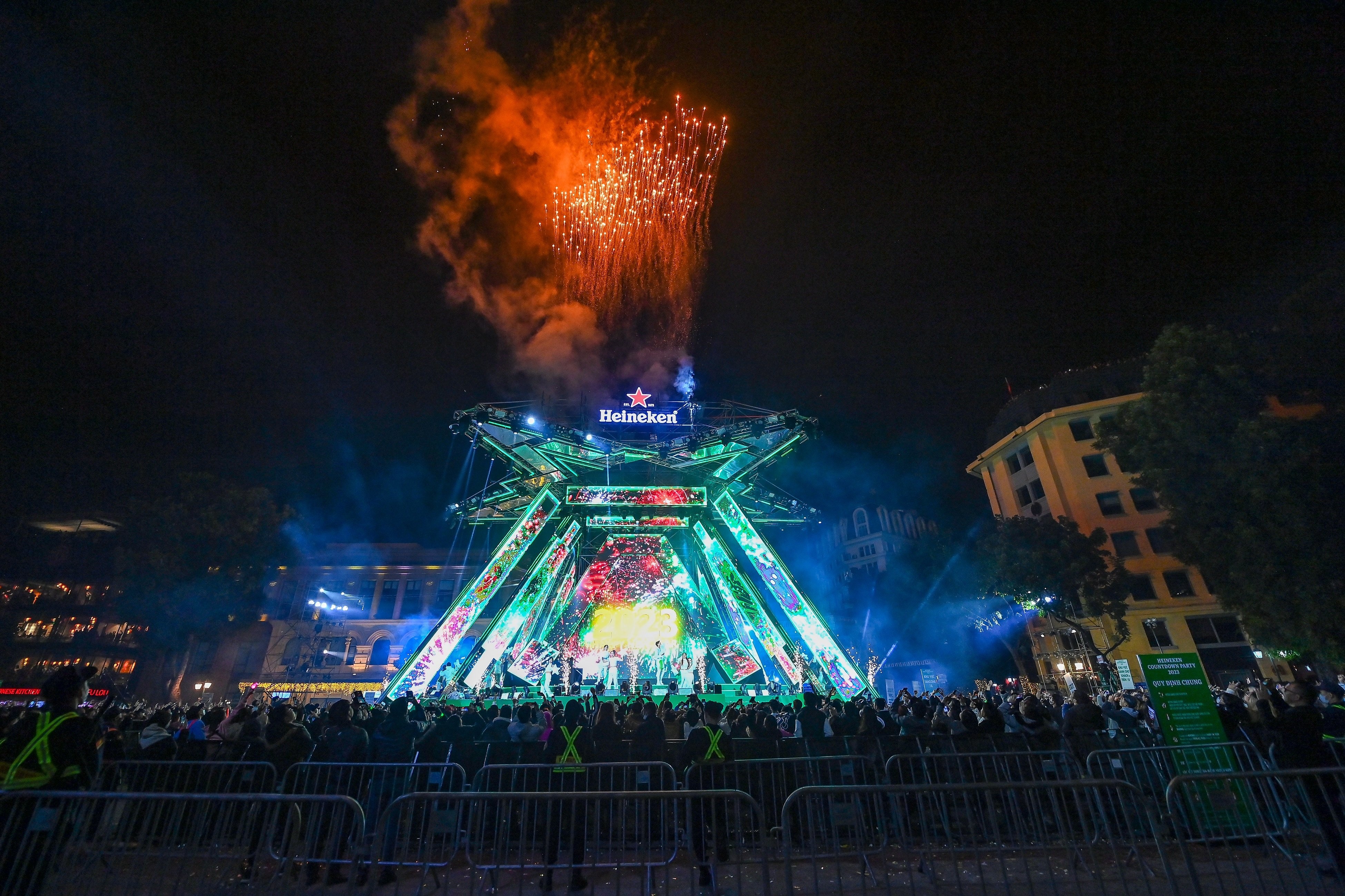 Heineken Countdown Party ket man bung no, khep lai giao thua kho quen hinh anh