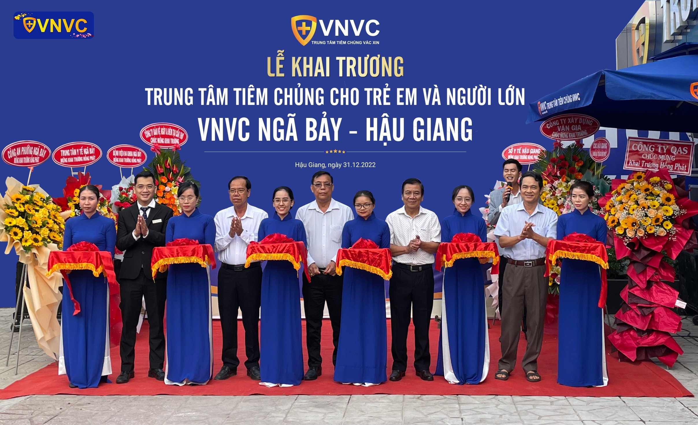 Nguoi dan mien Tay co them trung tam tiem chung cao cap dip nam moi hinh anh