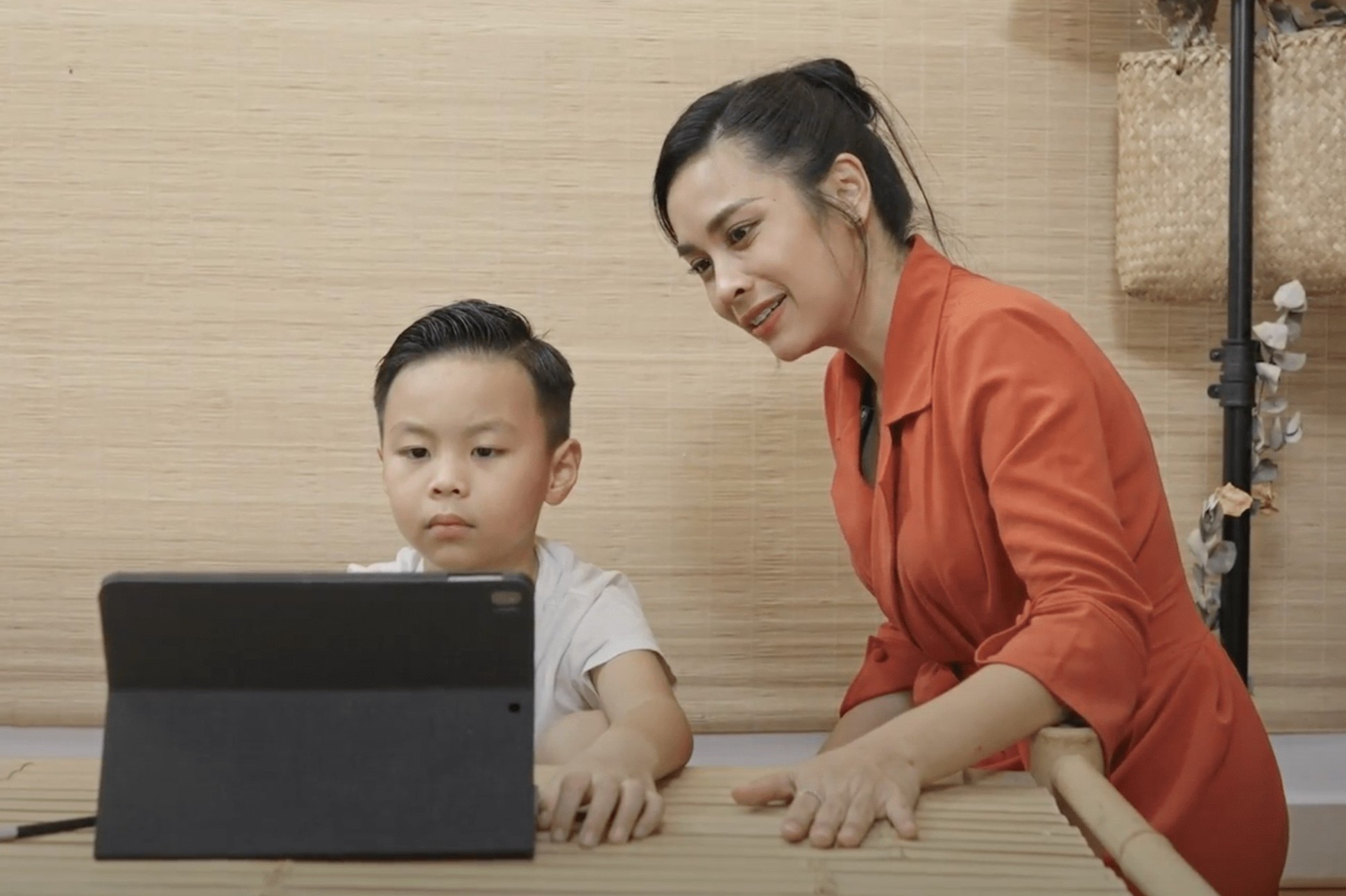 iSMART chap canh de tre tro thanh cong dan toan cau hinh anh