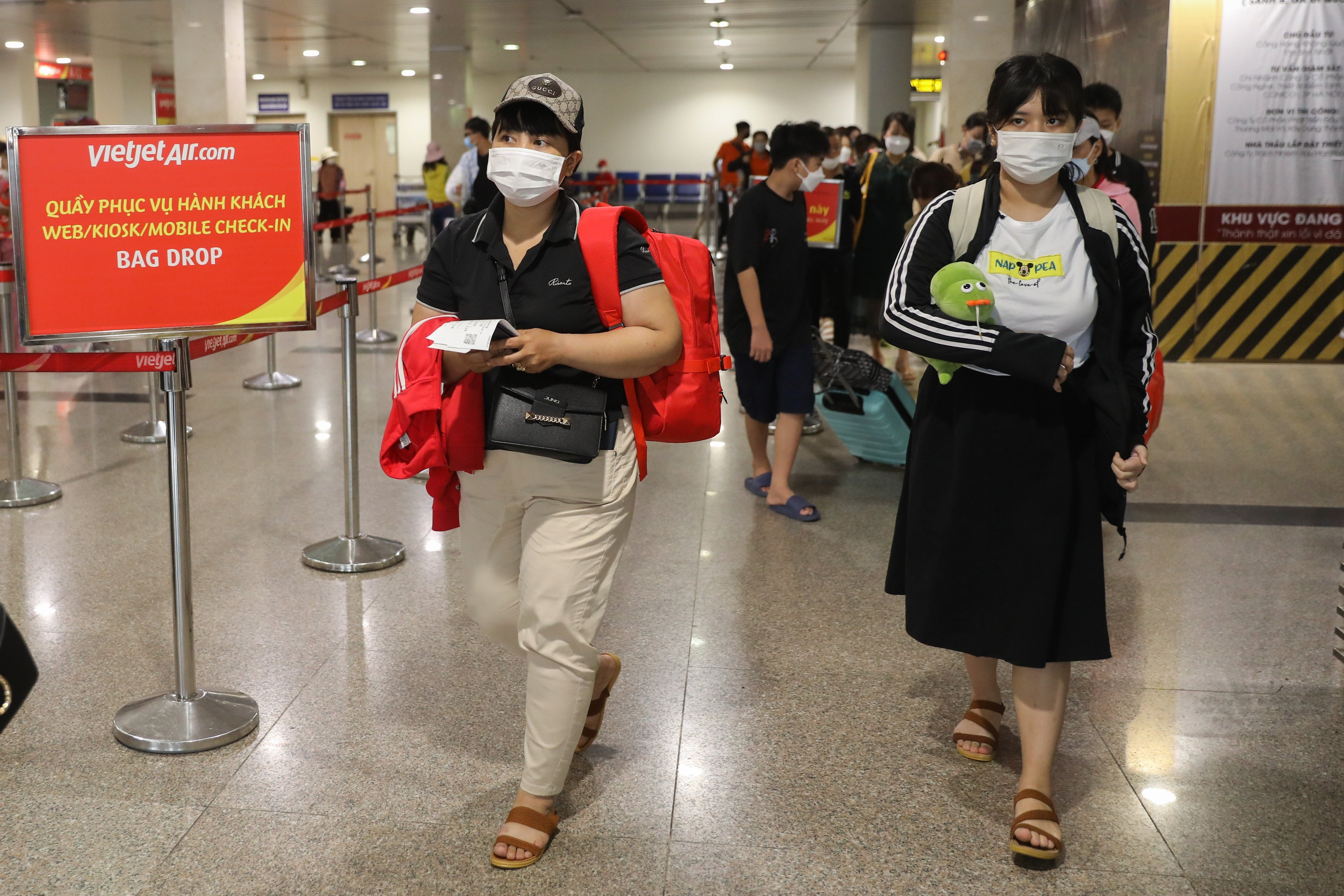 Vietjet cho mien phi tre mo coi do Covid-19 ve nha an Tet hinh anh