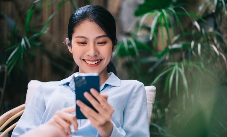 The dong thuong hieu LazCard hoan den 50% khi mua sam online hinh anh