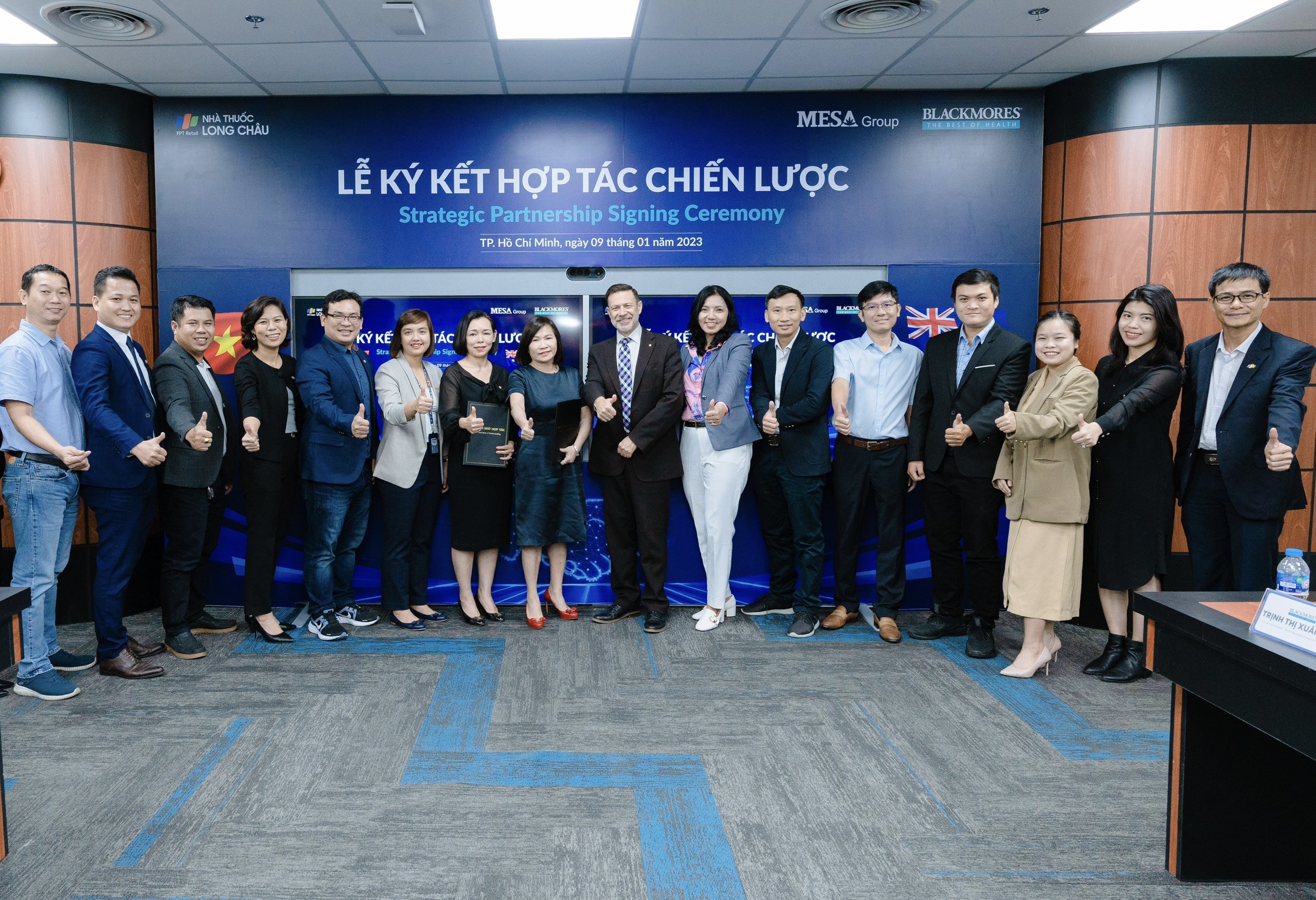 Nha thuoc Long Chau anh 2