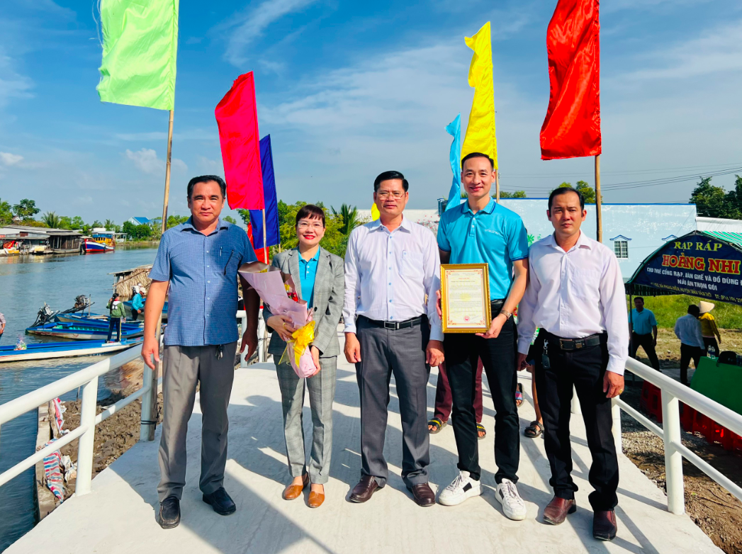 Cong ty Unicity xay cau giao thong tai Ca Mau hinh anh