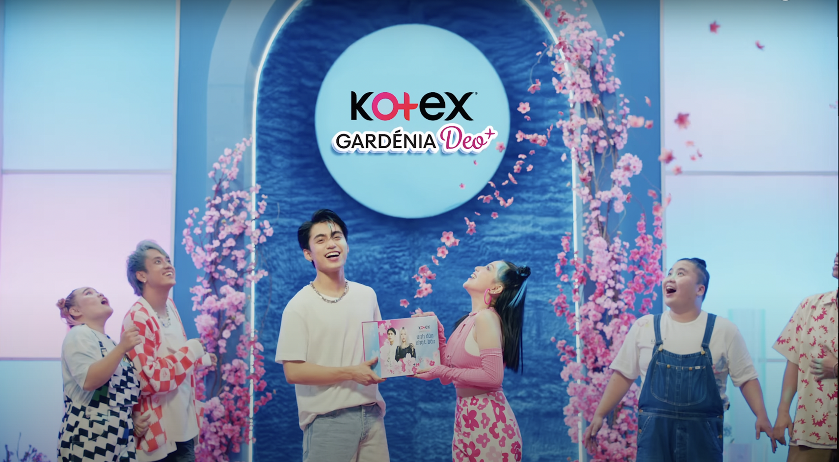 Xui hay vui,  Kotex anh 8