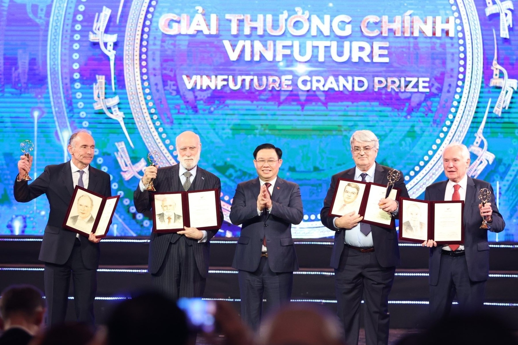 Quy VinFuture chinh thuc phat dong de cu mua giai 2023 hinh anh