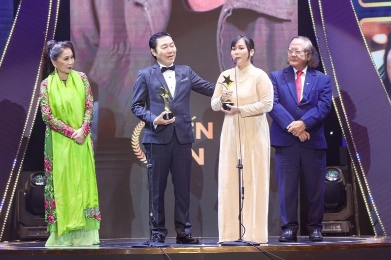 4 guong mat 'Dien anh & Truyen hinh' xuat sac tai Ngoi sao xanh 2022 hinh anh