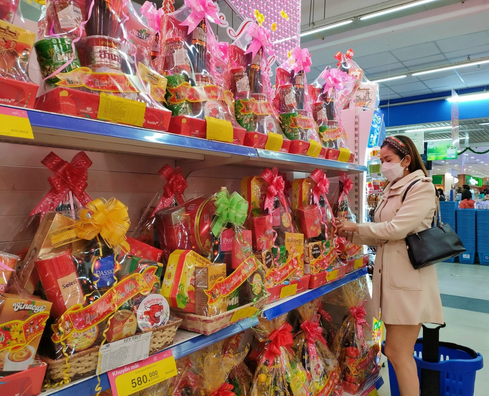 Suc mua gio qua Tet tai he thong ban le Saigon Co.op tang manh hinh anh