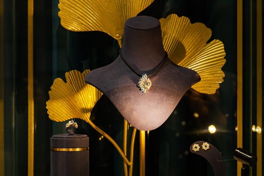 Lap lanh phep mau tai trien lam kim cuong Goldmark Oakham hinh anh