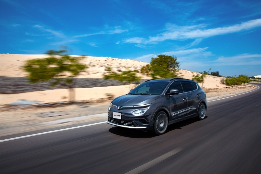 VinFast VF e34 va VF 8 vao top 10 xe ban chay thang 12/2022 hinh anh