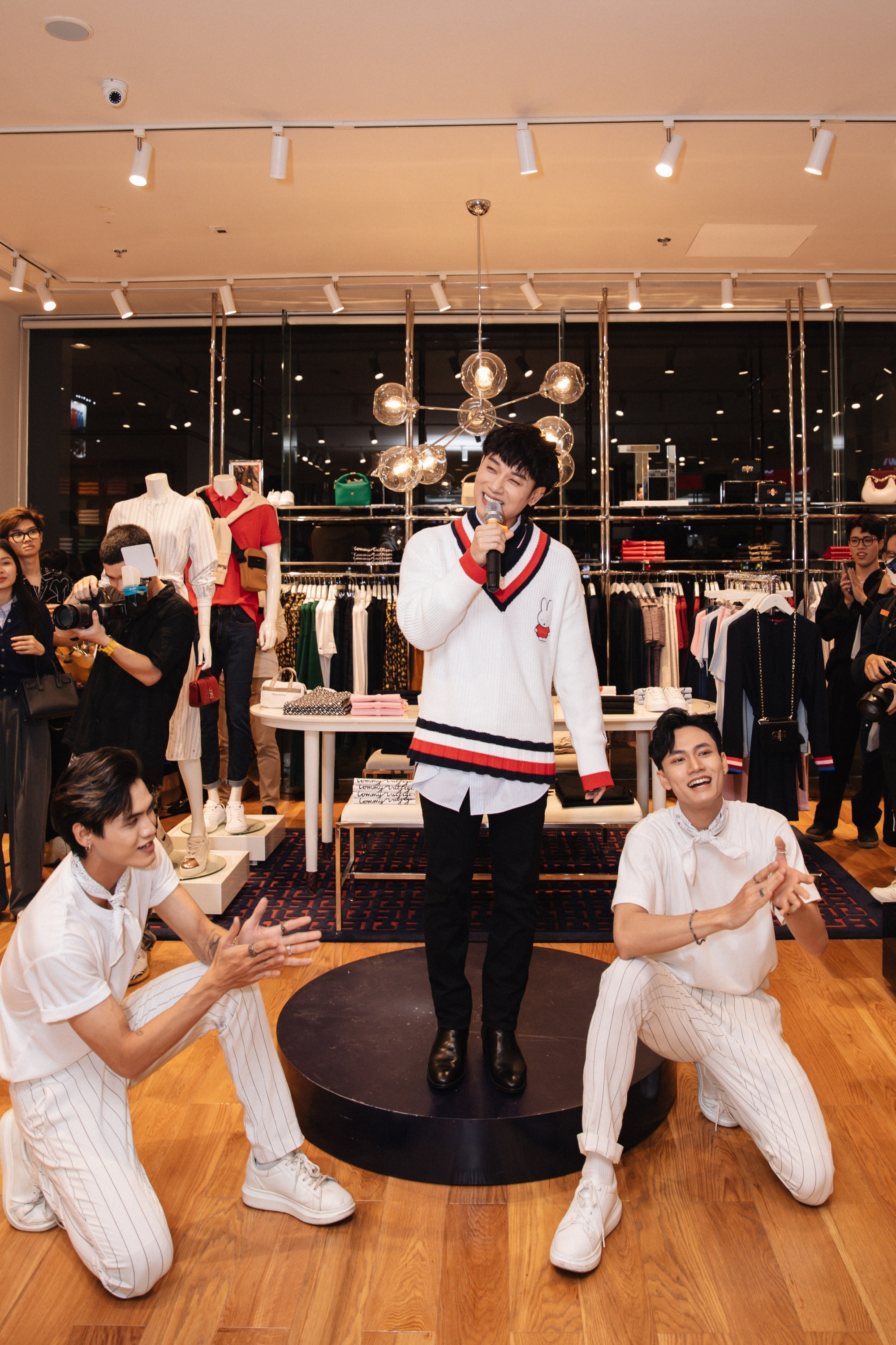 Tommy ảnh 9 Tommy anh 9