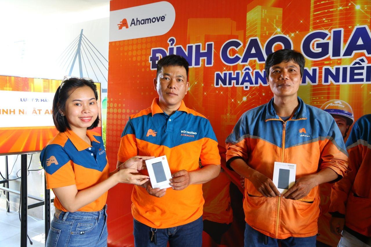 Ahamove rut que loc may, tang qua lon cho doi tac tai xe hinh anh