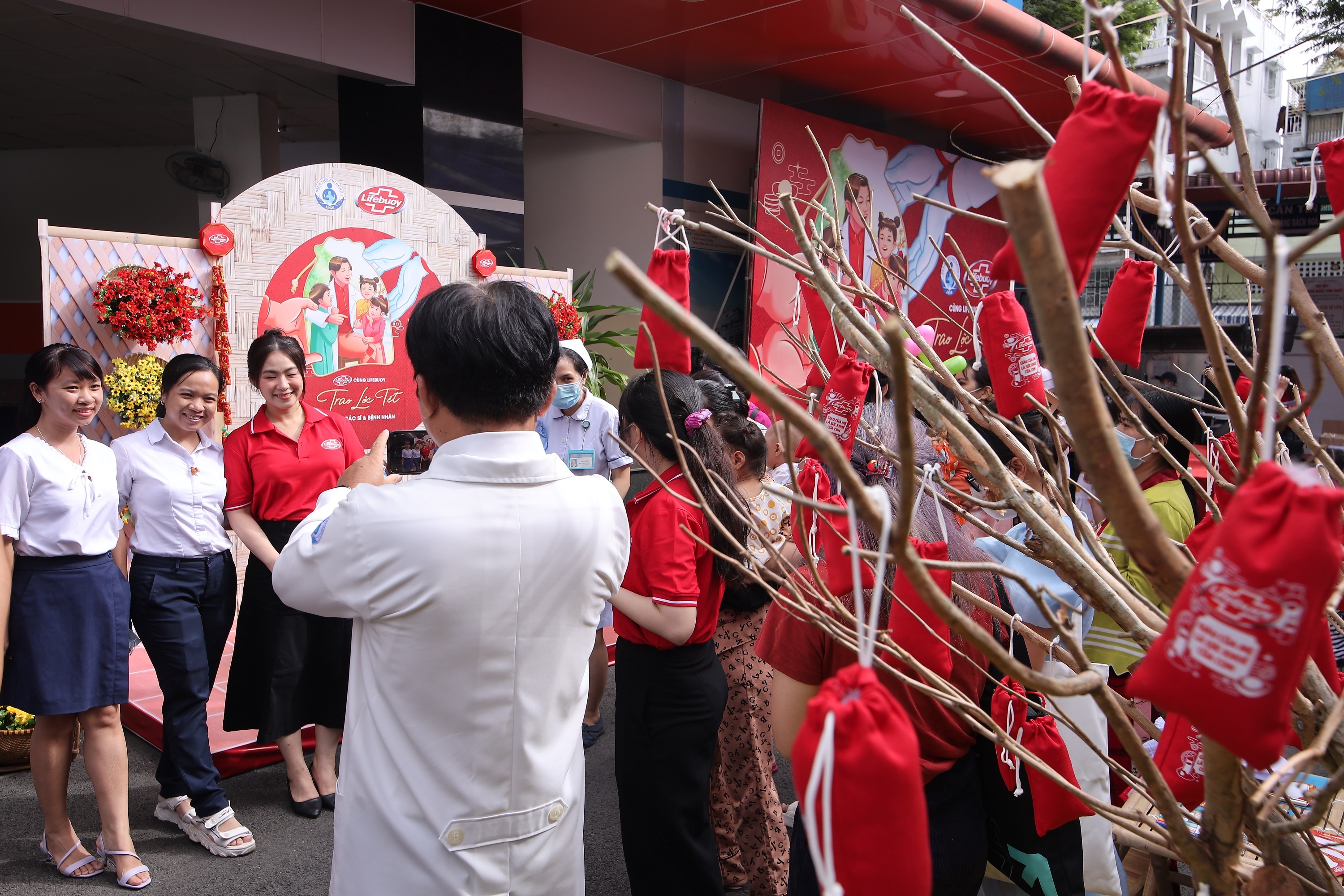 Luong Bich Huu,  Lifebuoy anh 7