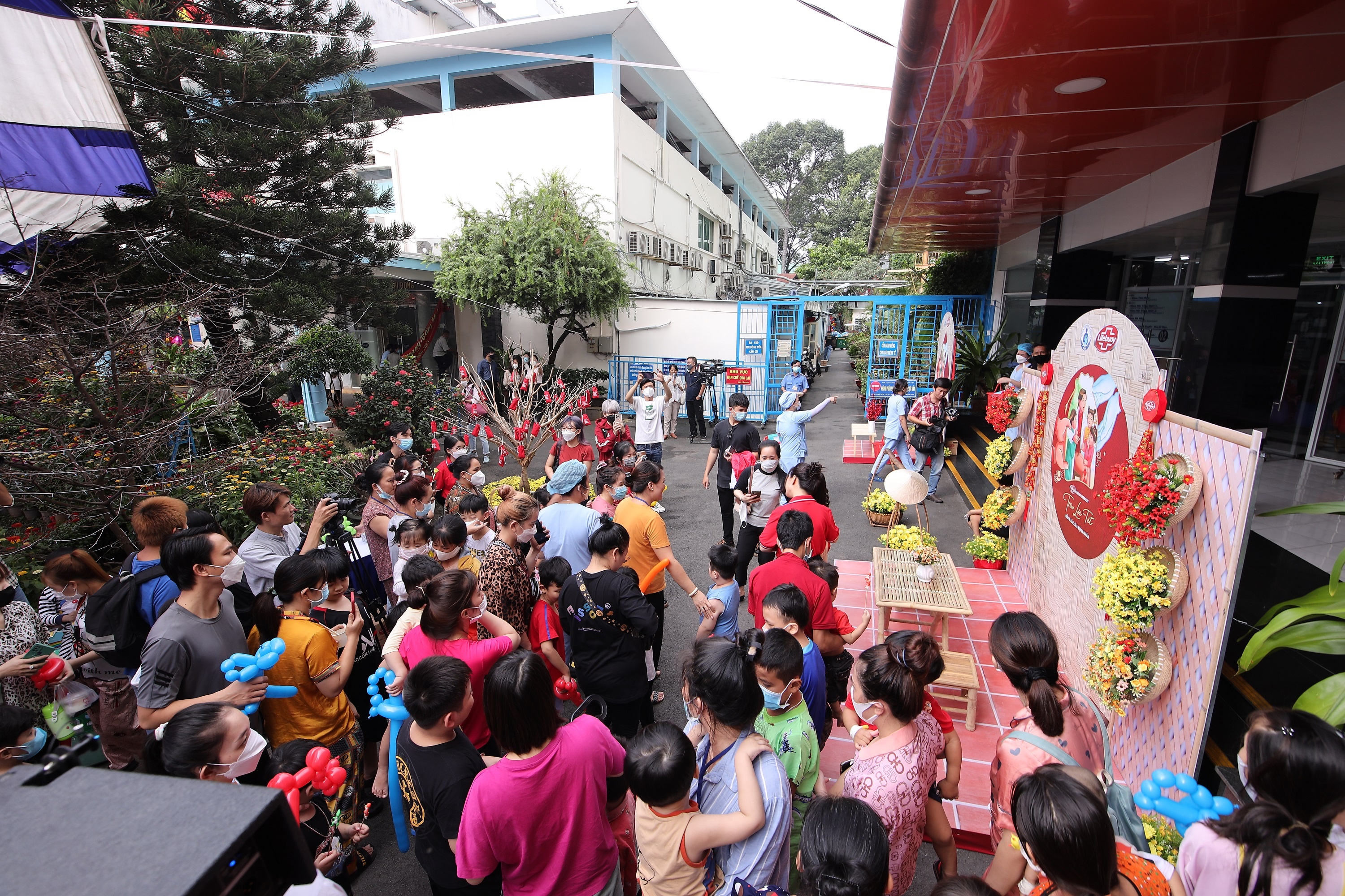 Luong Bich Huu,  Lifebuoy anh 2