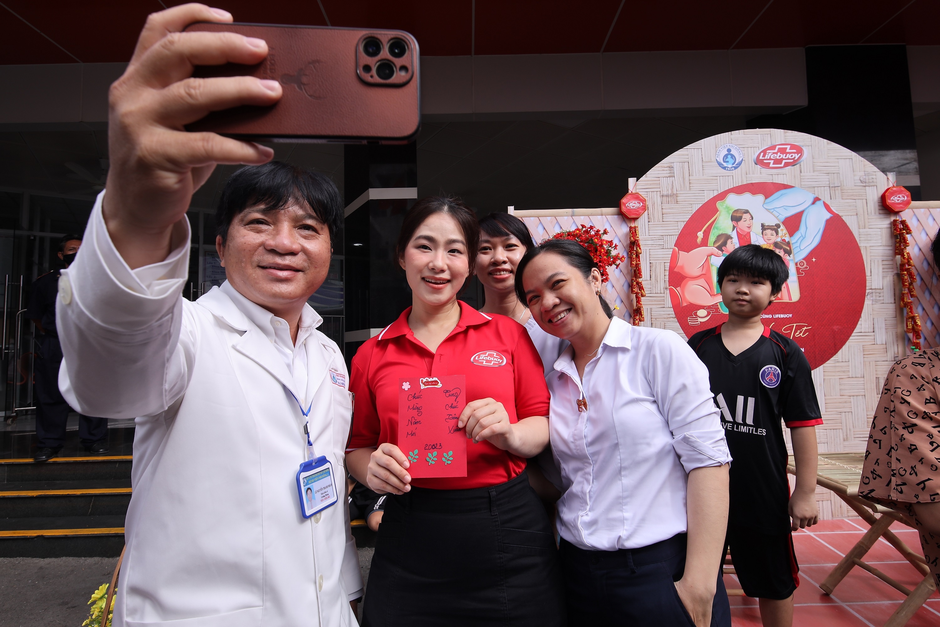 Luong Bich Huu,  Lifebuoy anh 10