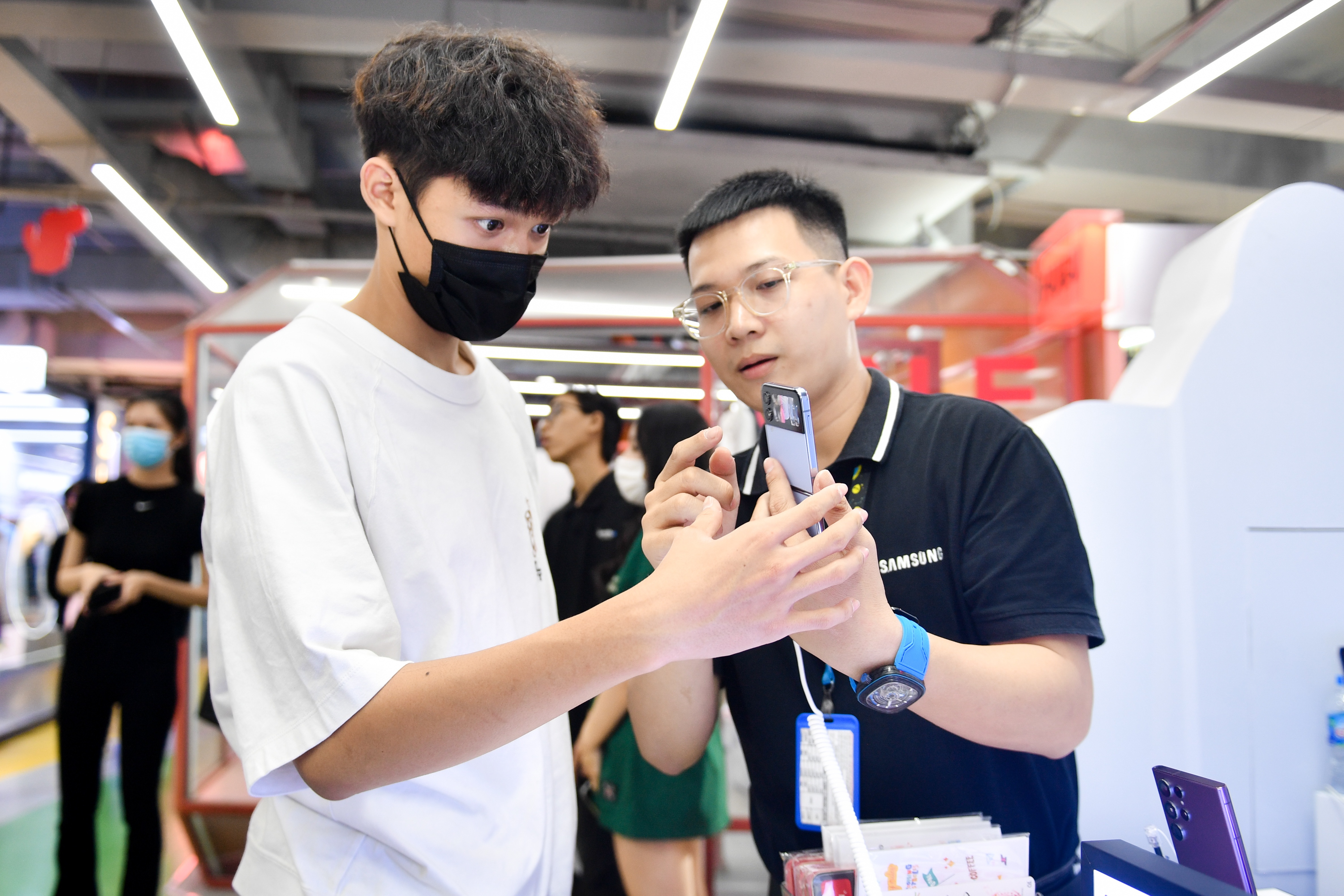 Galaxy Z Flip4 anh 4