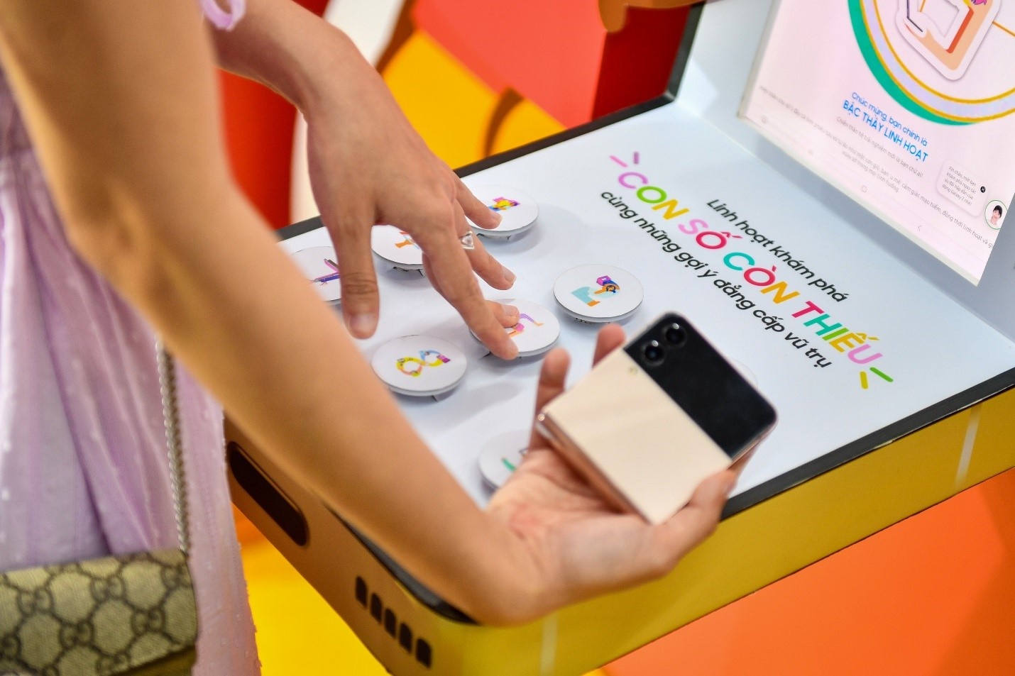 Galaxy Z Flip4 anh 3