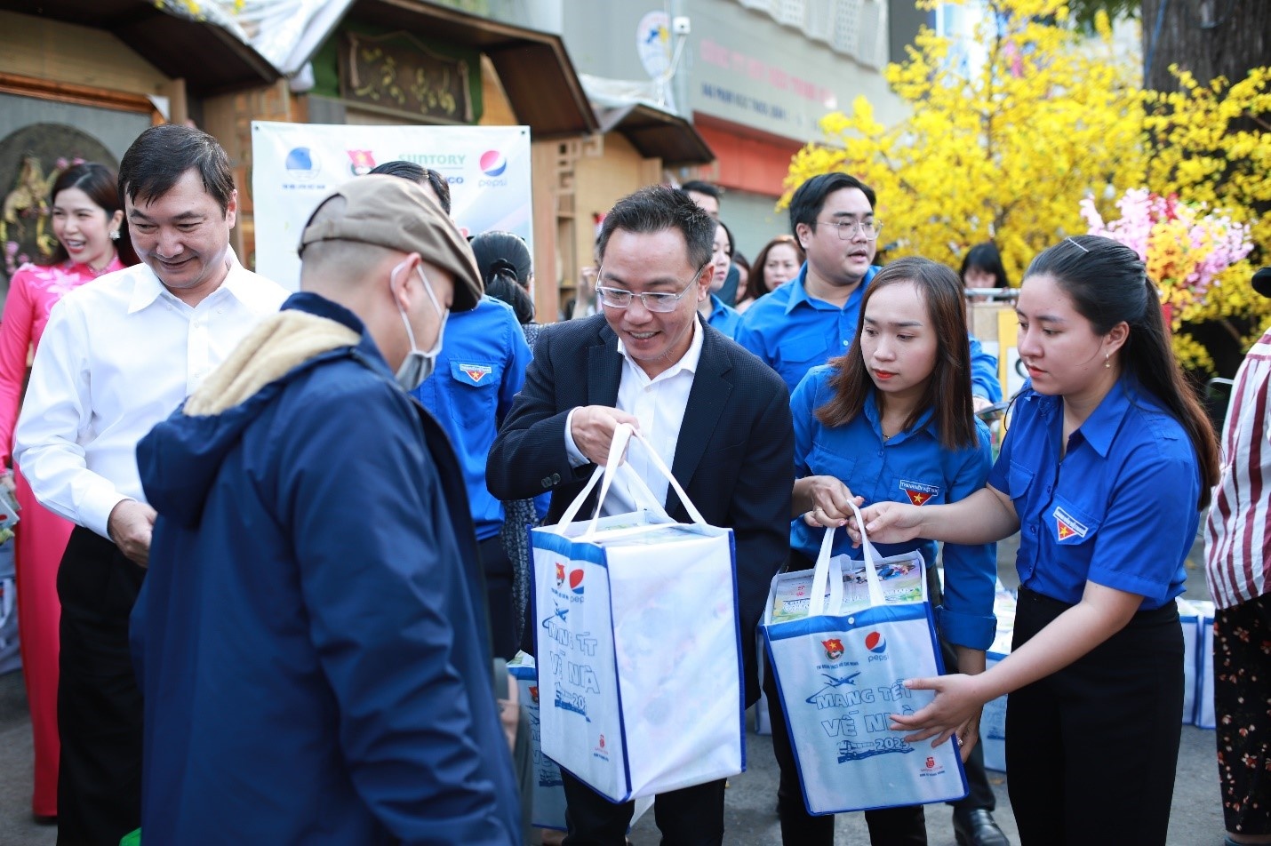 Mang Tet ve nha anh 3