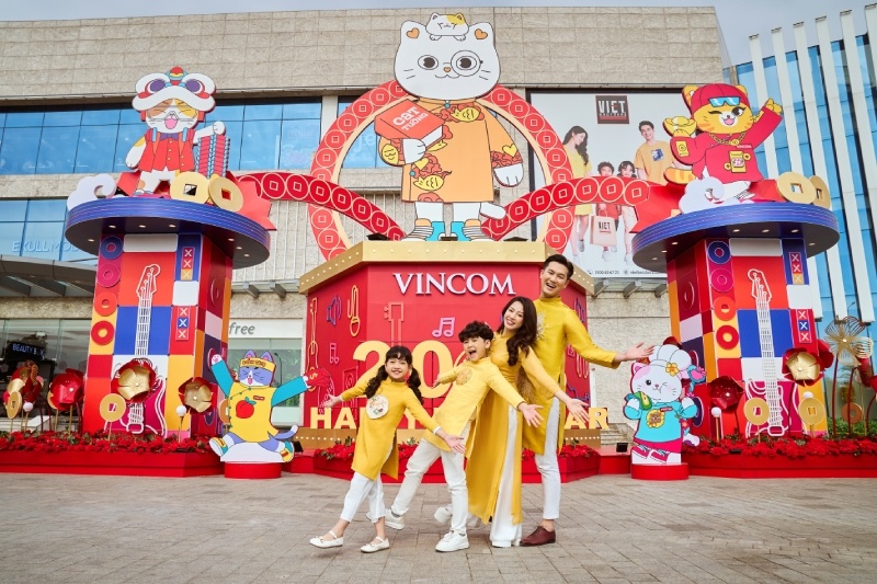'Ngu cat lam mall' mang khong khi Tet ngap tran Vincom hinh anh
