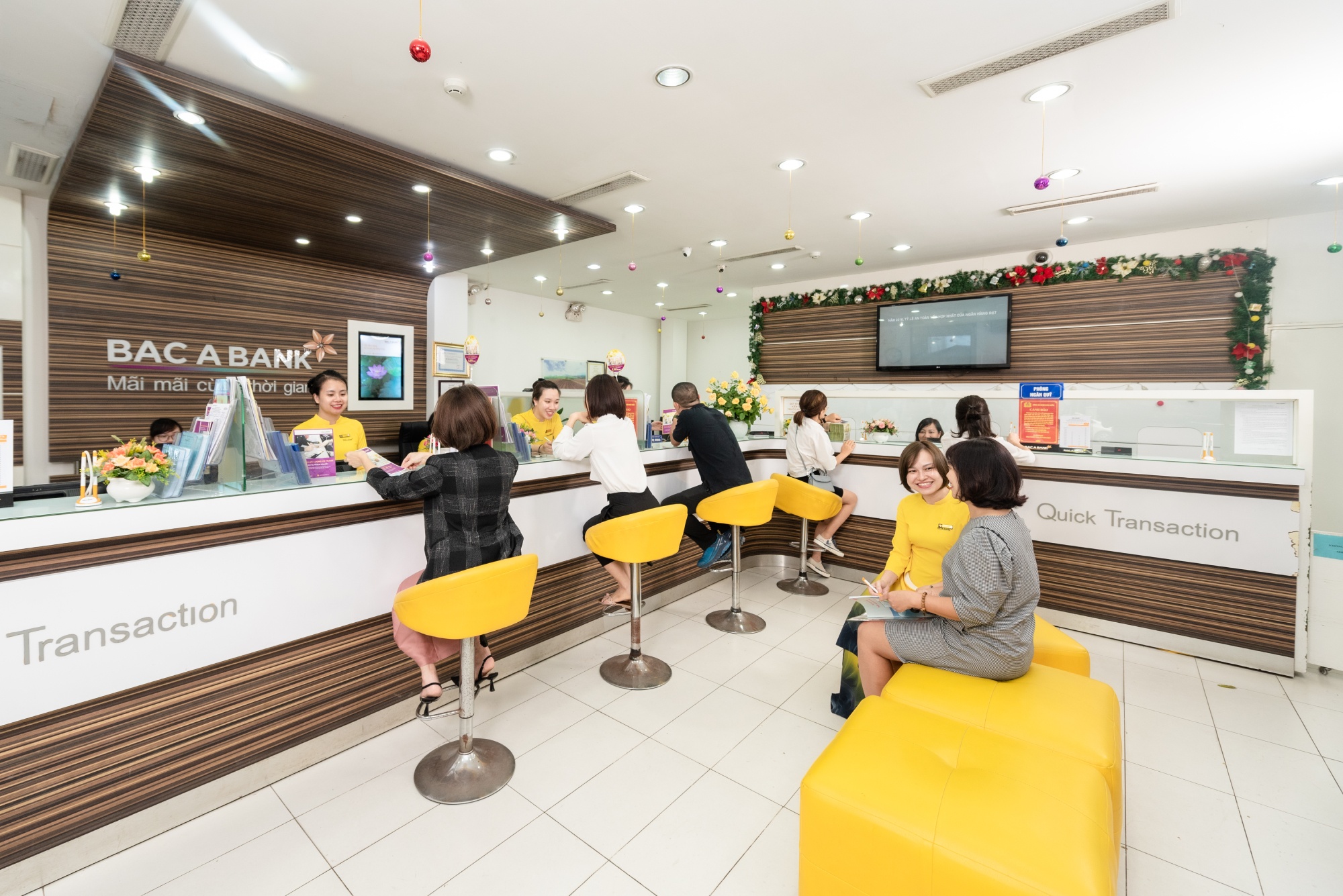 Bac A Bank chao ban hon 25 trieu trai phieu dot 2 hinh anh