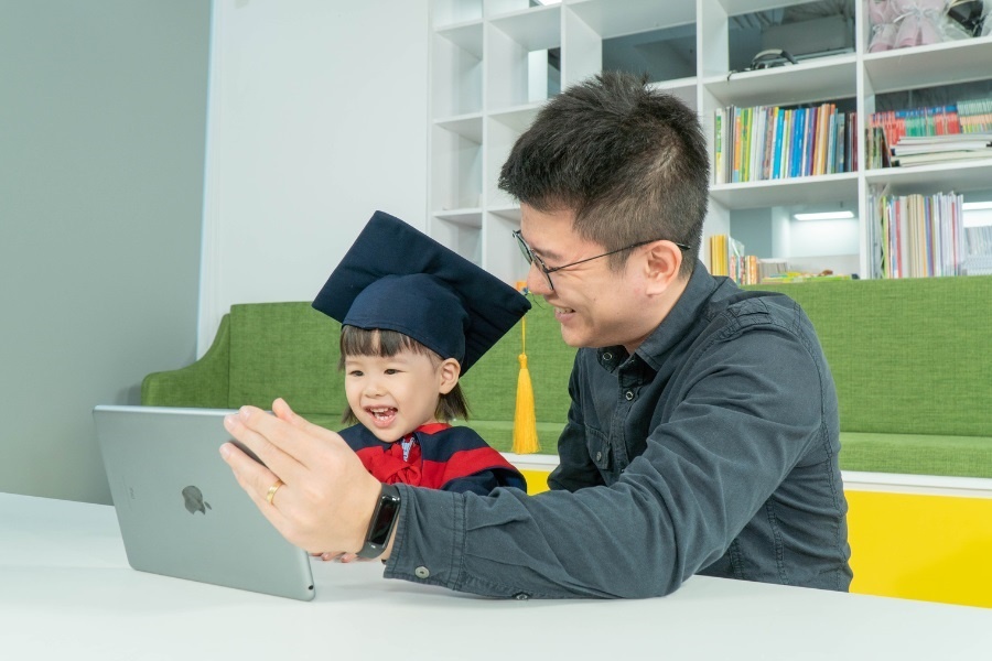 Ung dung hoc tieng Anh Monkey Junior dat hai chung nhan quoc te lon hinh anh