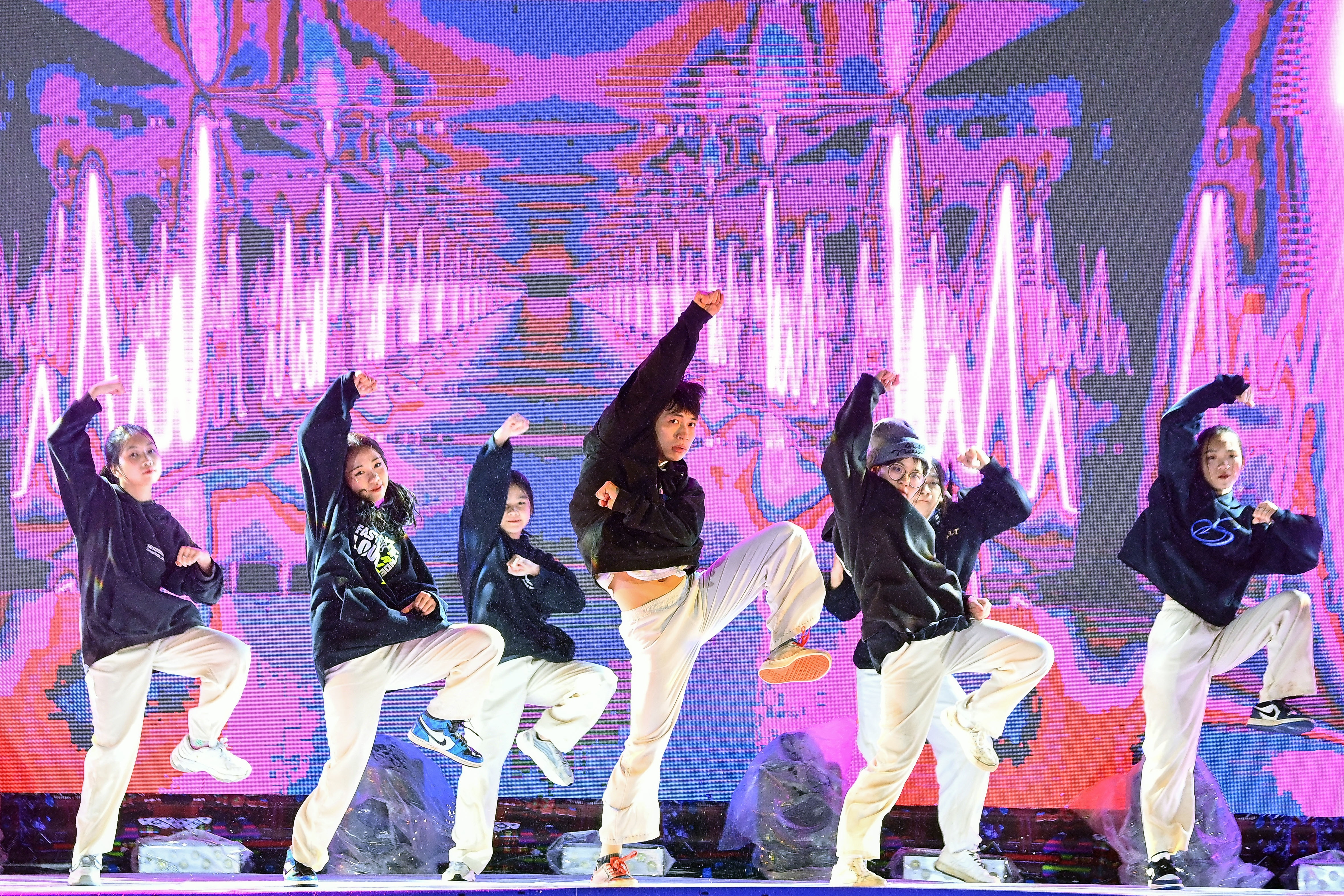 Cuong nhiet ngay ‘Pink Day’ tai le hoi hoa dao xu Lang 2023 hinh anh