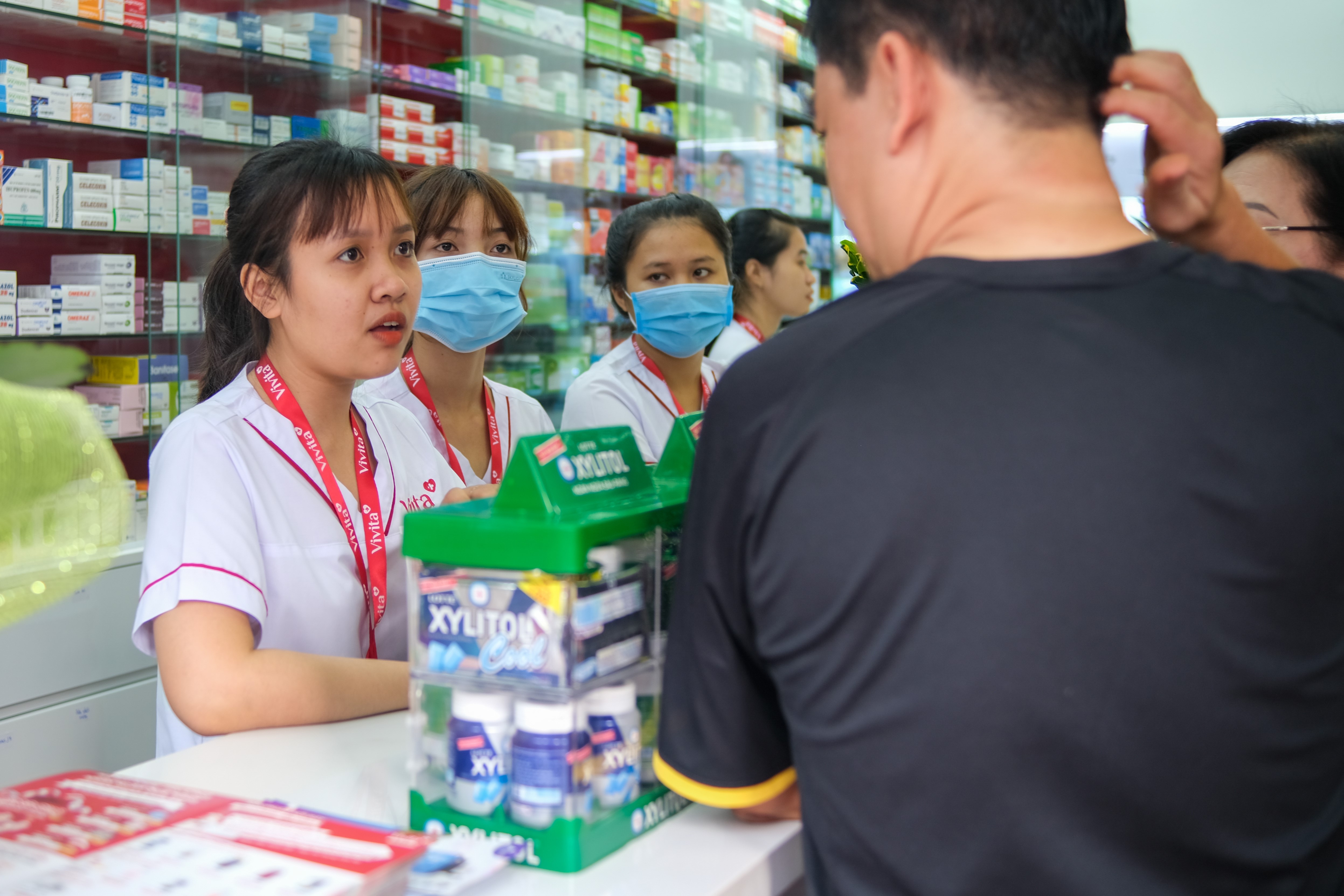 Nha thuoc Vivita day manh san pham vitamin va qua tang suc khoe hinh anh