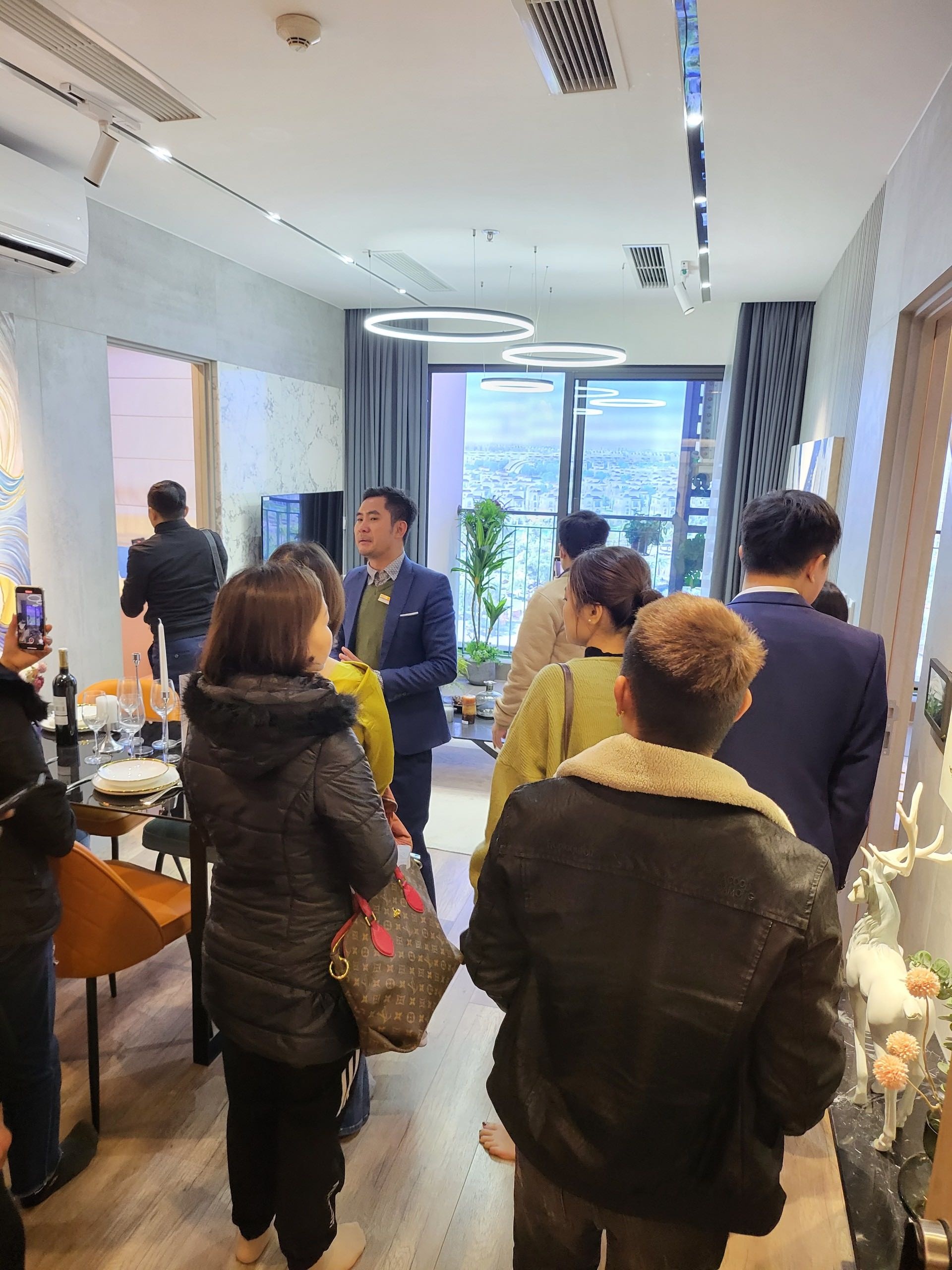 Vinhomes,  thi truong BDS anh 3