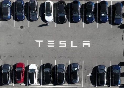 Tesla bat dau nam 2023 voi nhieu khoi sac hinh anh