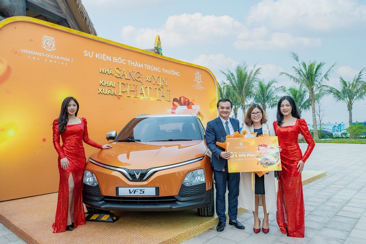 Co hoi trung VinFast VF 5 Plus dip dau nam hinh anh