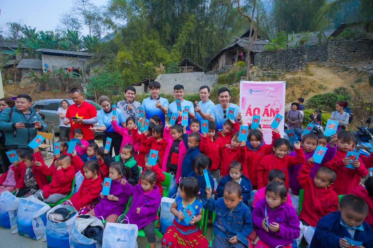 'Ao am cho em' - mang xuan am len mien cuc Bac hinh anh