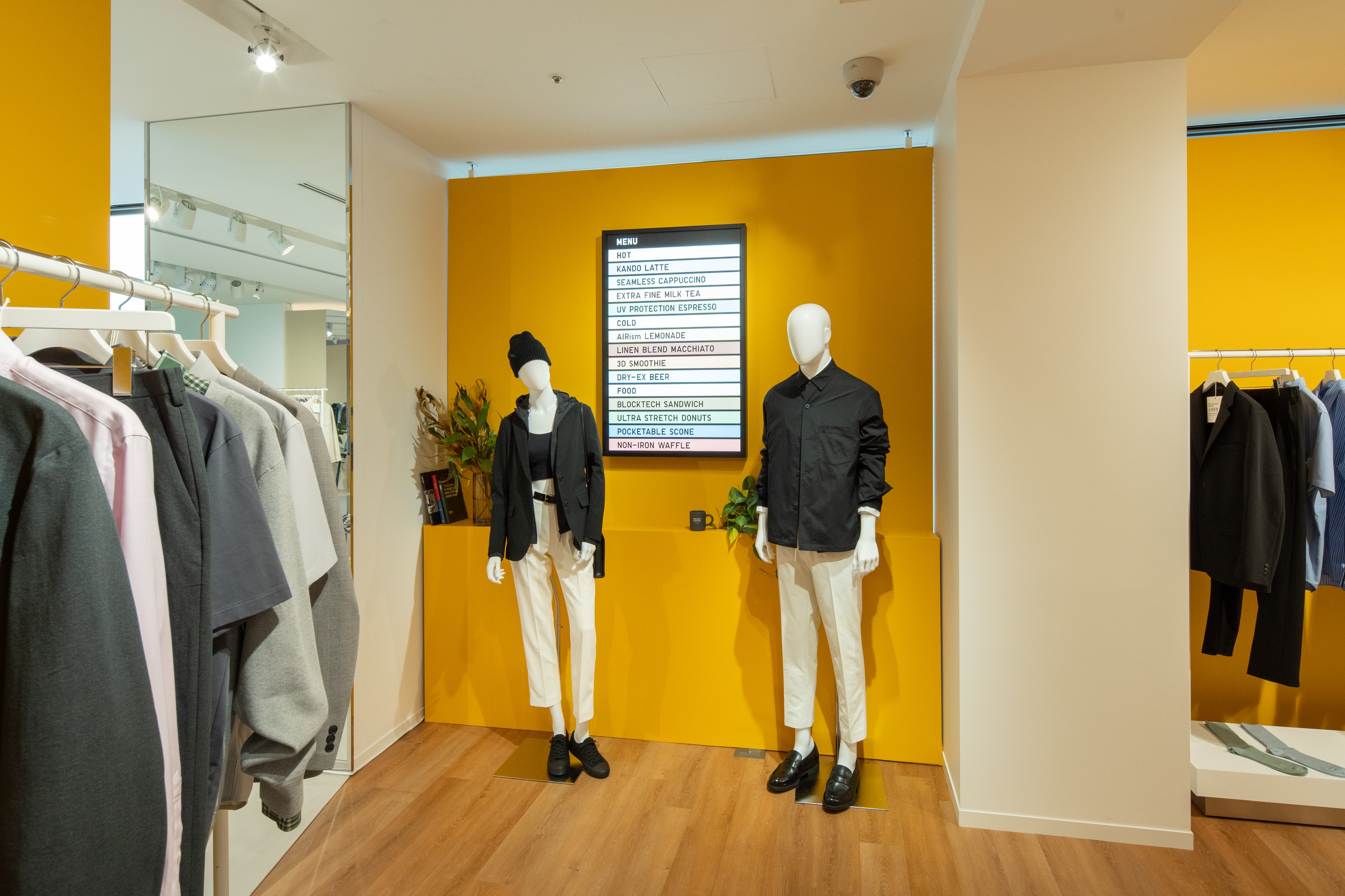 Trien lam Uniqlo anh 5