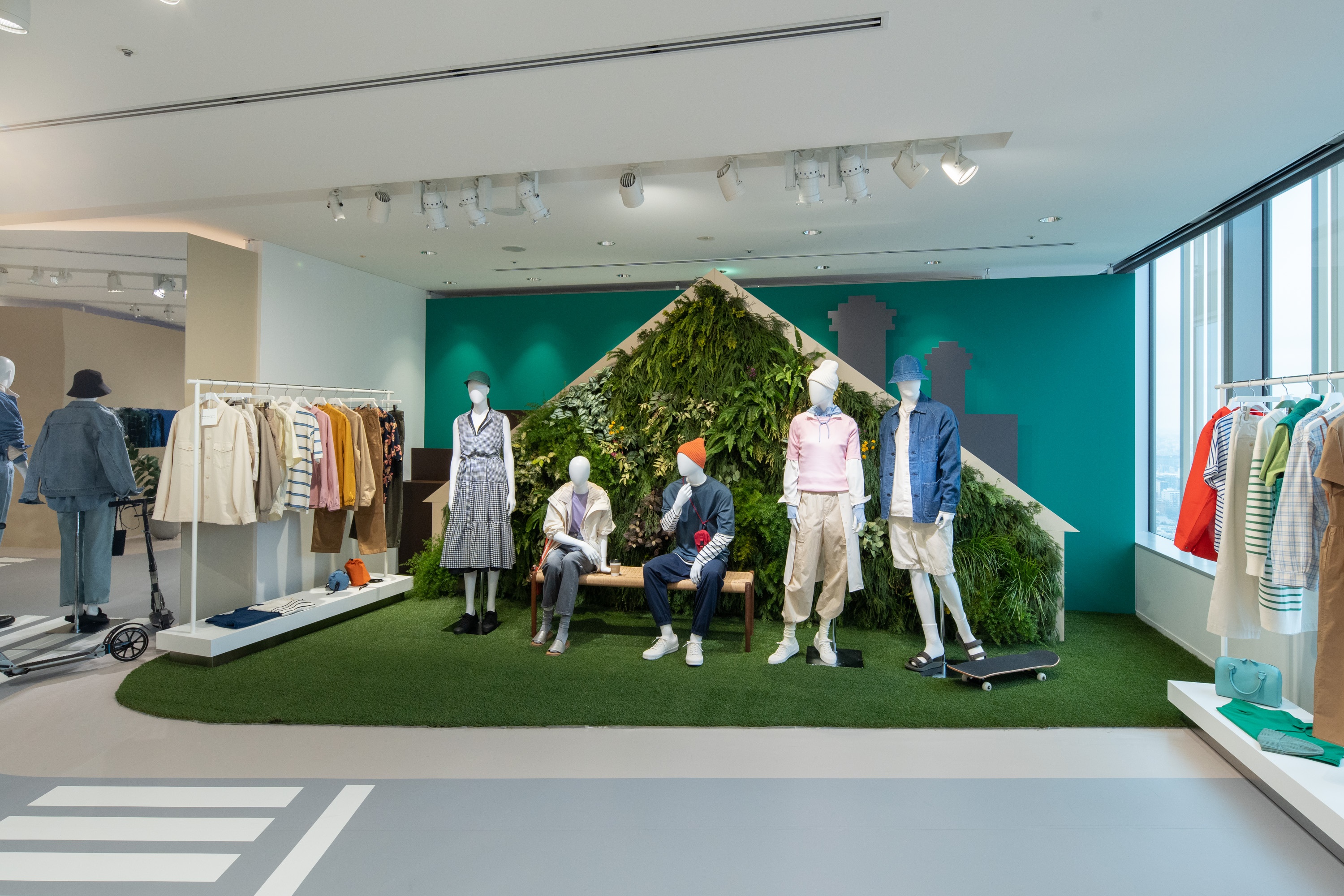 Trien lam Uniqlo anh 4