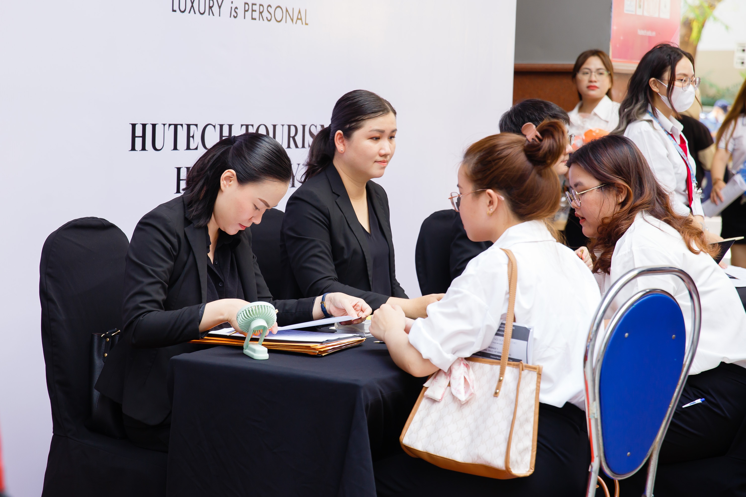 Hutech,  nguon nhan luc anh 4