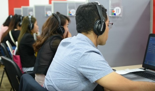 Cach de tu tin lam bai thi IELTS tren may tinh hinh anh