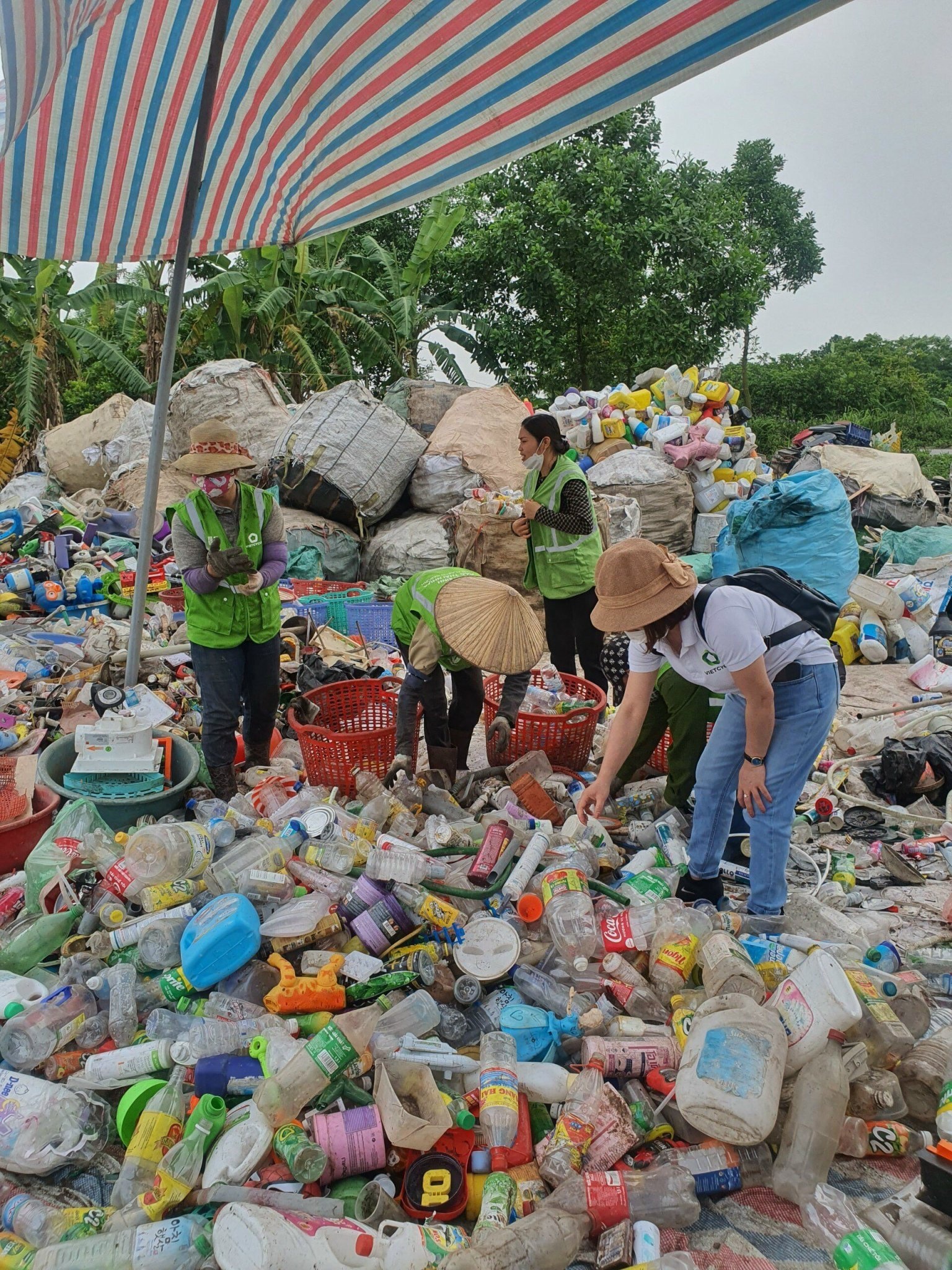 phi phat thai,  trach nhiem xa hoi anh 2