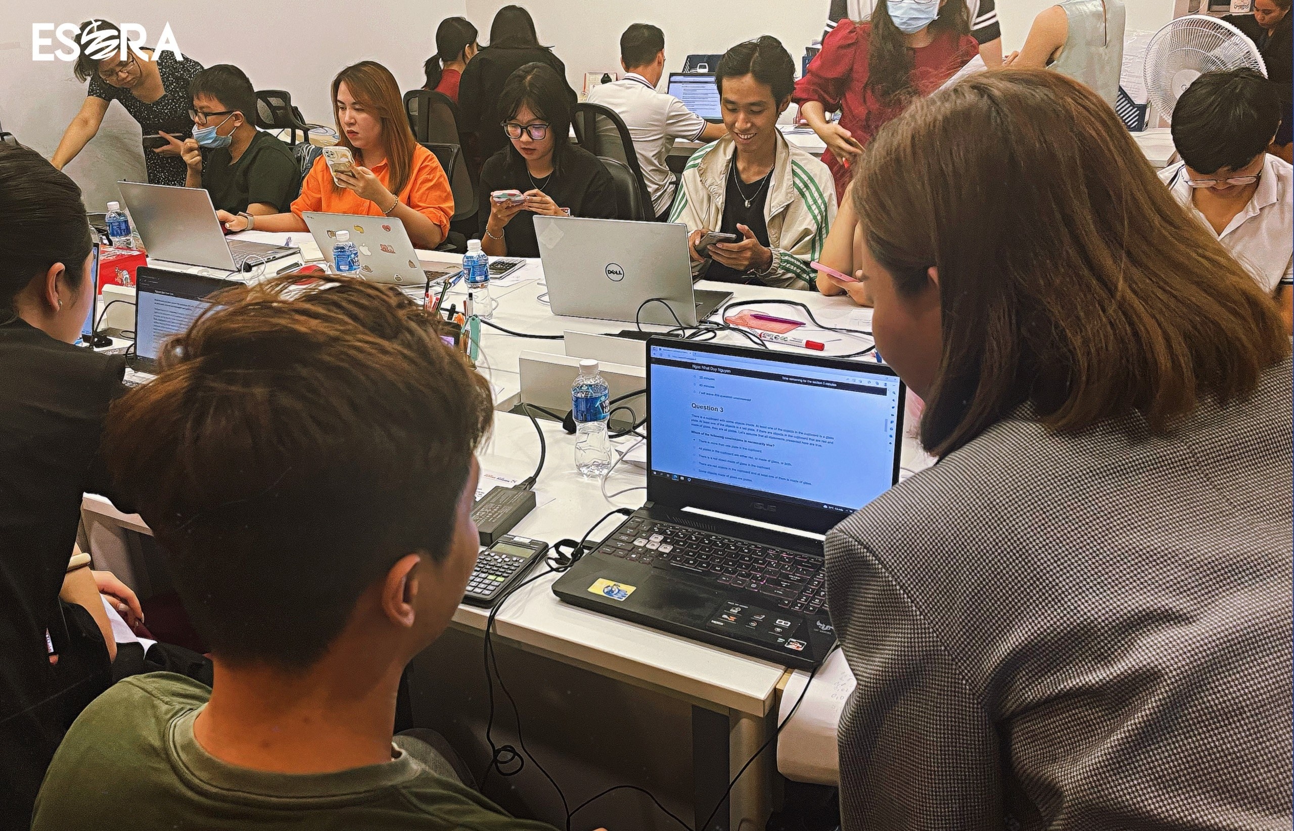 Esora Academy,  du hoc anh 3