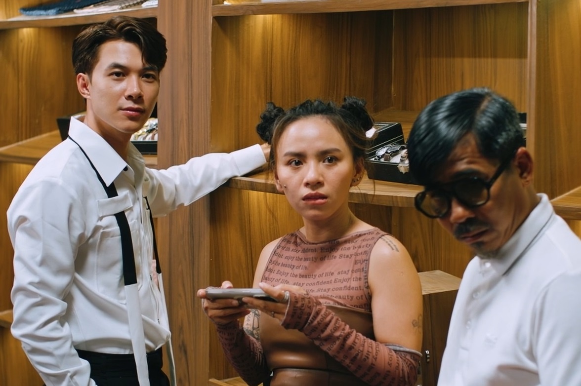 'Sieu lua gap sieu lay' - man trinh dien hai huoc va lay loi hinh anh