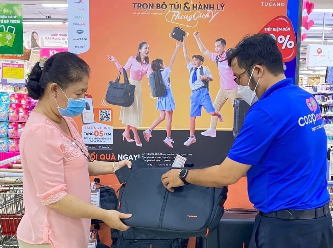 Saigon Co.op chuan bi 500.000 tui va vali tang khach hang thanh vien hinh anh